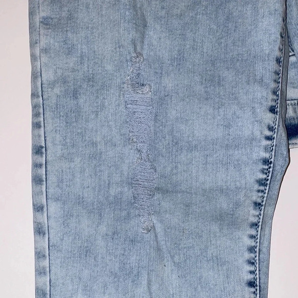 Levi’s Mom Jeans - Picture 7 of 9